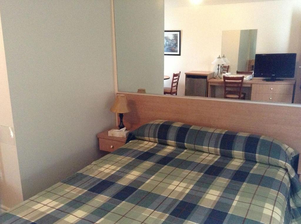Chevalier Motel 2*